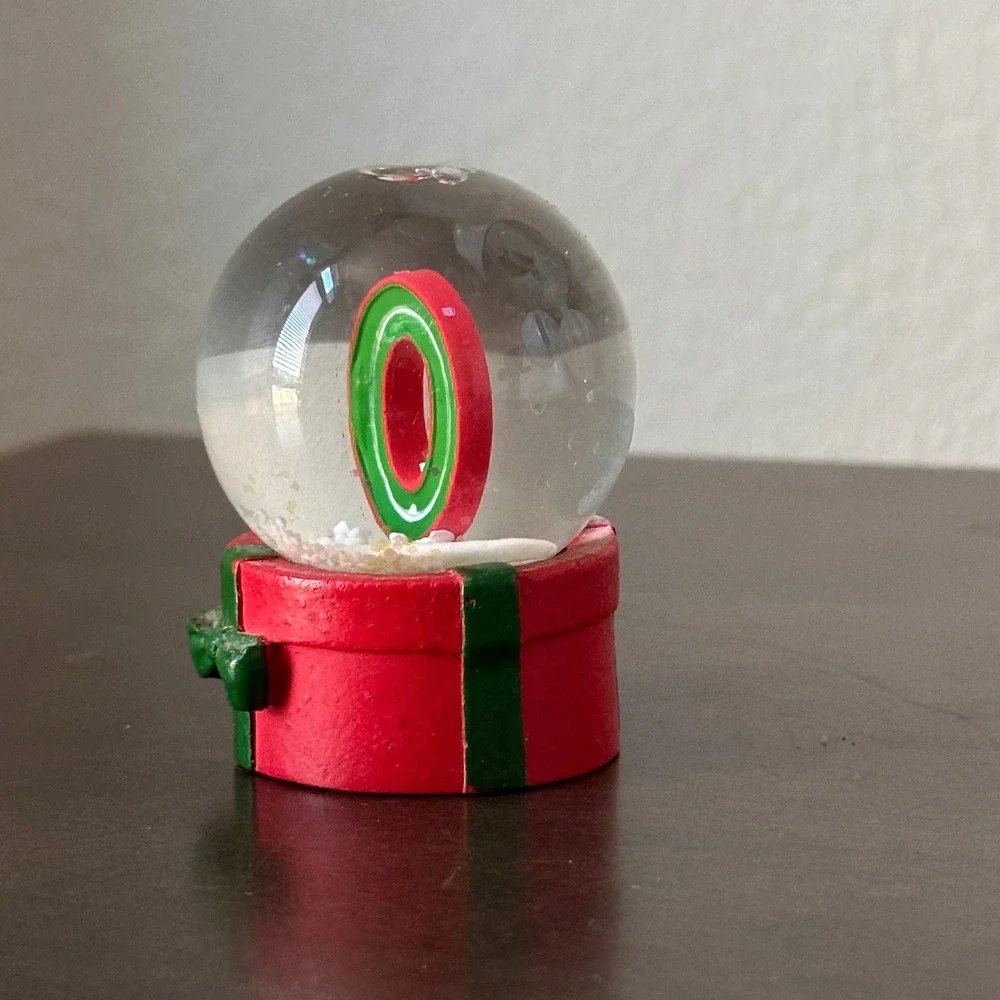 Mini Christmas Snow Globe Disney Parks 2002 Letter O Holiday‎ Decor Gift